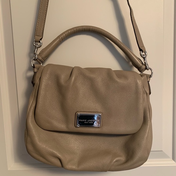 Marc Jacobs Handbags - Marc Jacobs lil ukita bag euc taupe